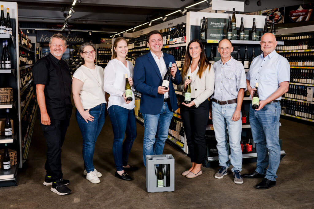 Die neue Mehrweg-Weinflasche - Steuerungsgruppe: Christian Pladerer (ÖÖI), Victoria Menedetter (ÖÖI), Claudia Muschau (RTD Klosterneuburg), Philipp Haderer (ÖÖI), Agnes Steineder (RWA), Günter Paar (Biogast), Franz Zöch (RWA)